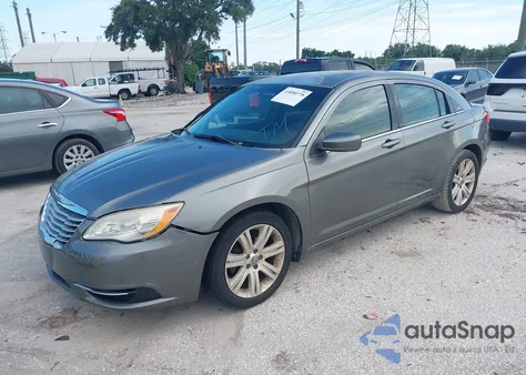 2013 Chrysler 200 Lx z USA, uszkodzony, nr VIN 1C3CCBAB8DN698158